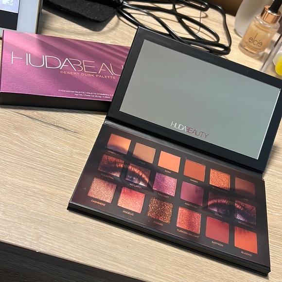 Huda Beauty Desert Dusk Palette